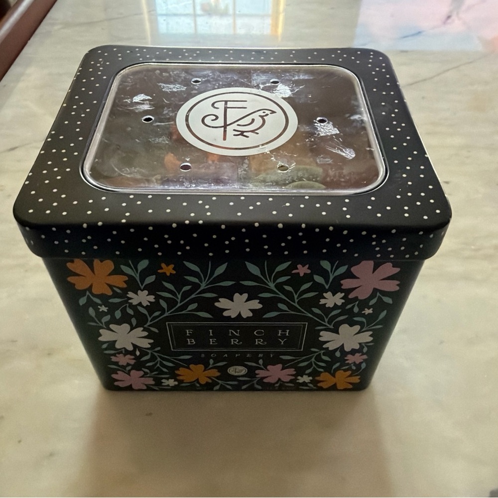 Floral Vegan Bath soaps in Tin NEW 8 soaps